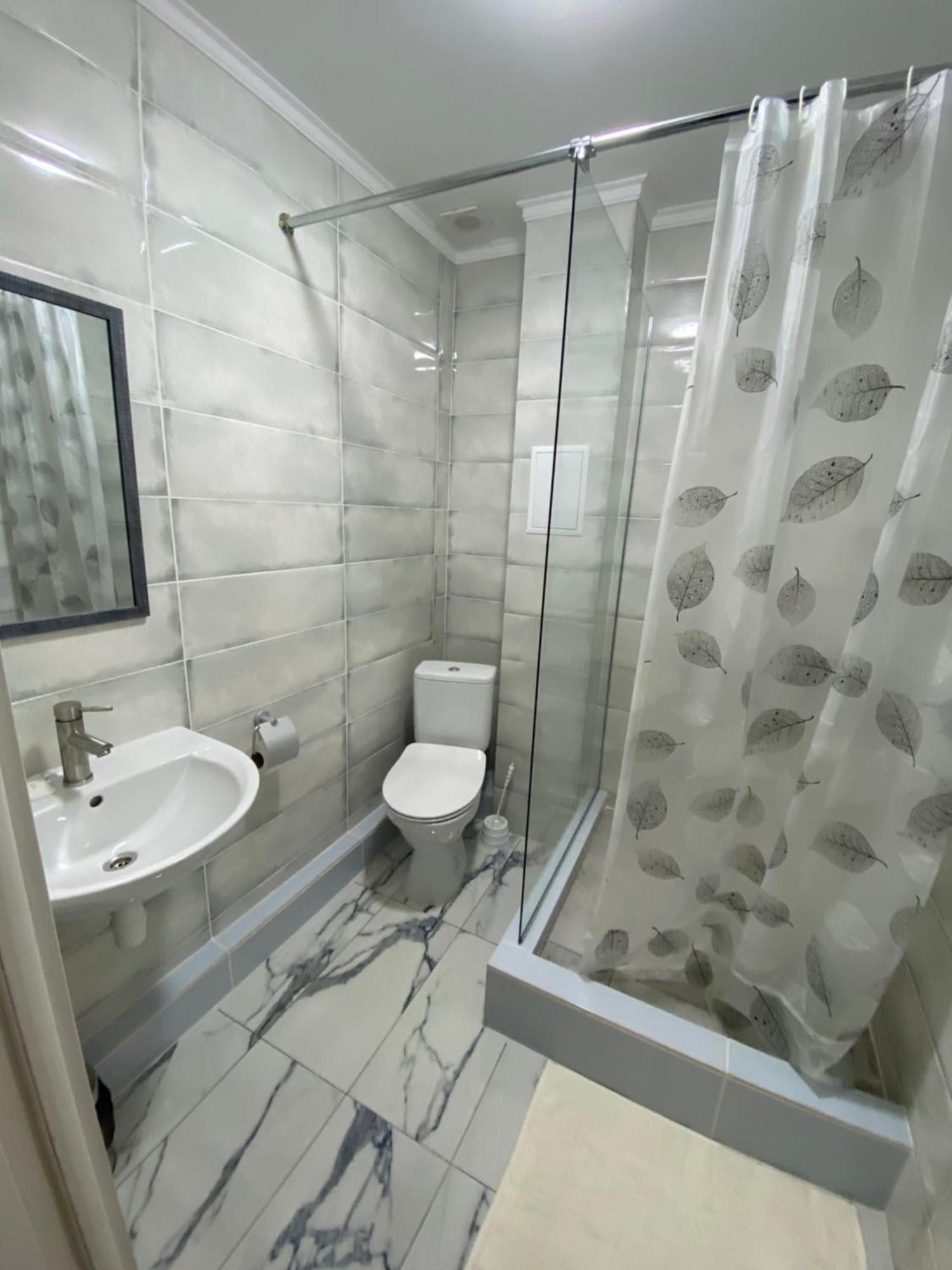 Autopark Hotel Lviv Extérieur photo
