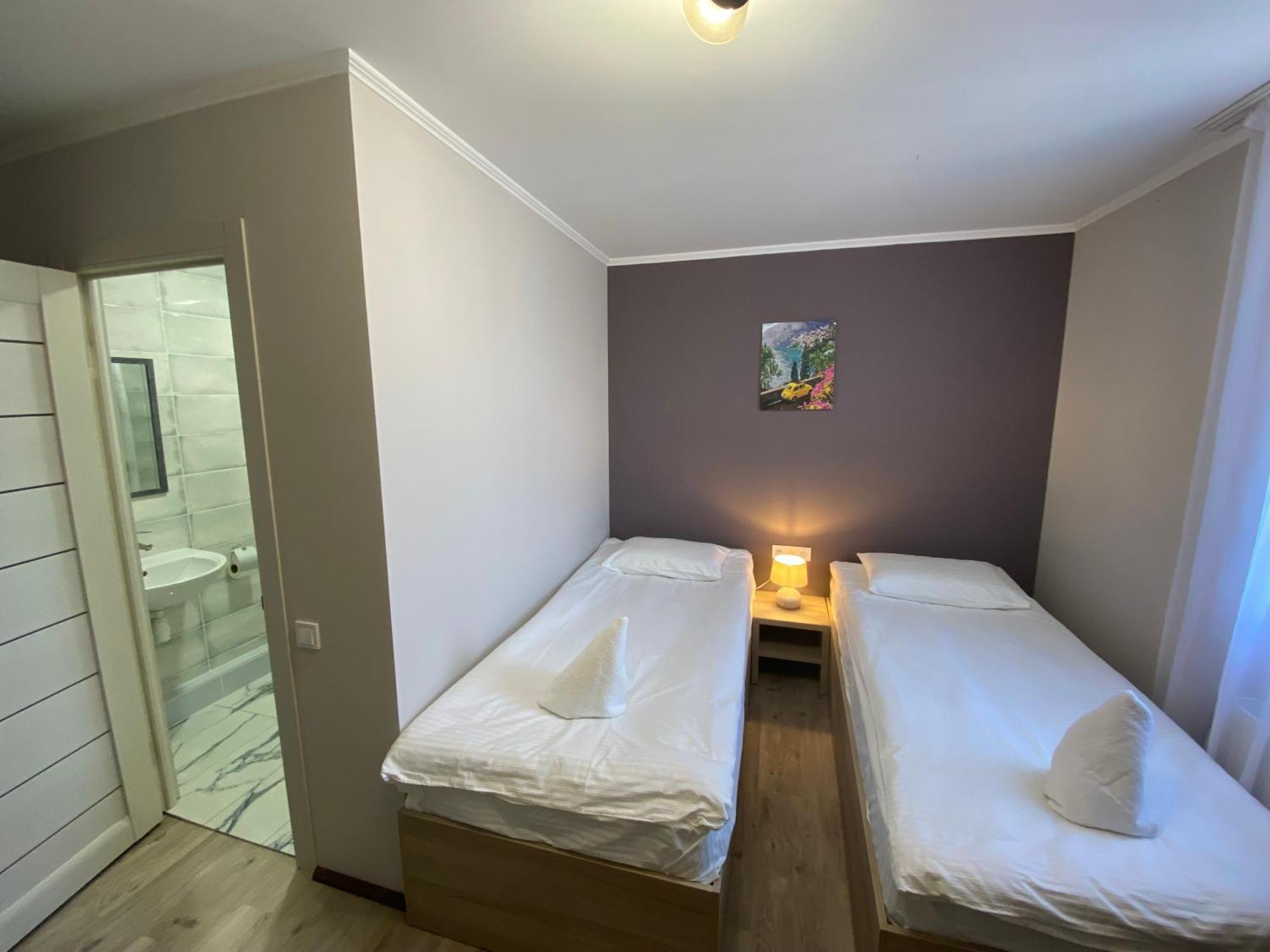 Autopark Hotel Lviv Extérieur photo
