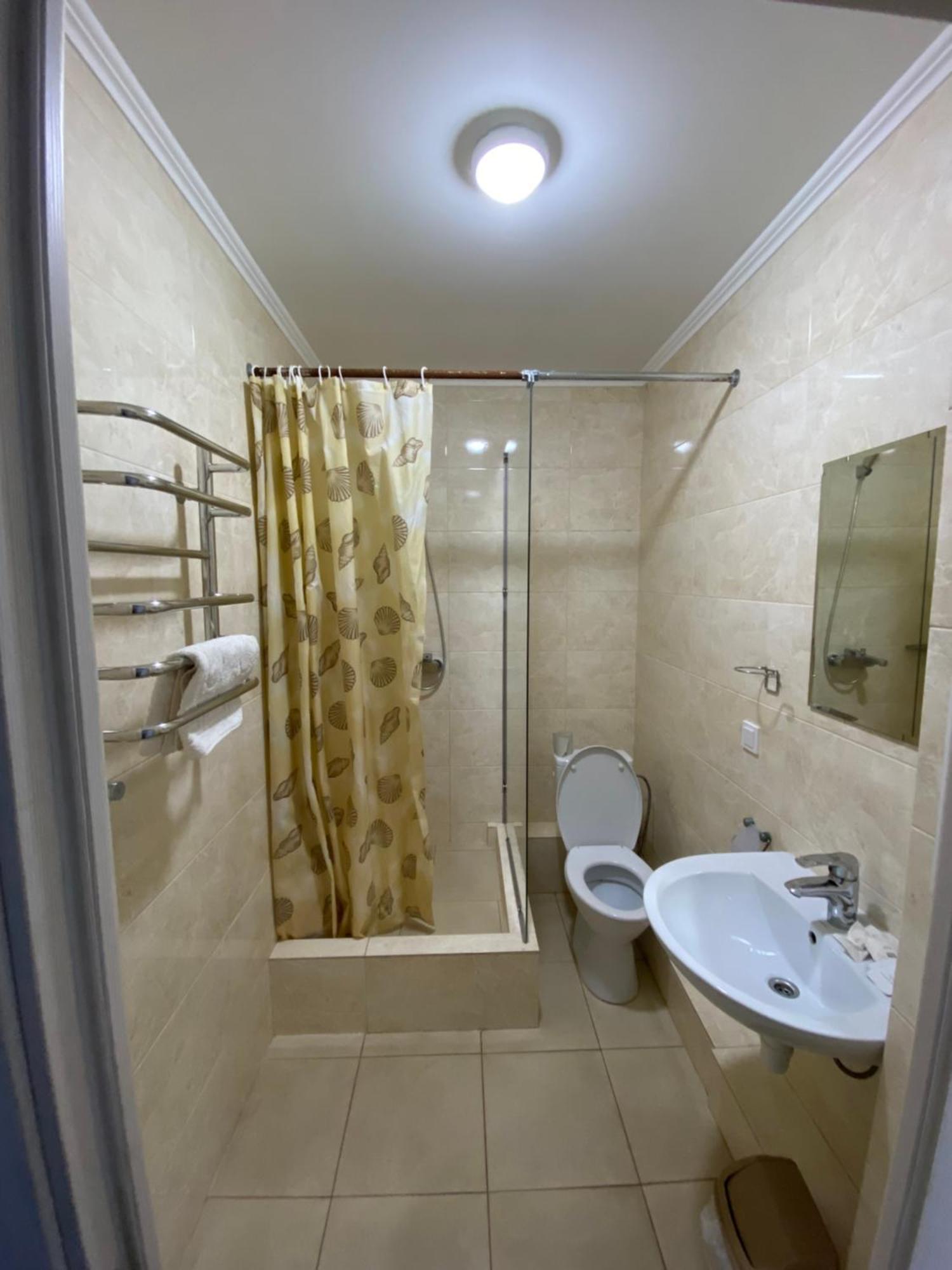Autopark Hotel Lviv Extérieur photo