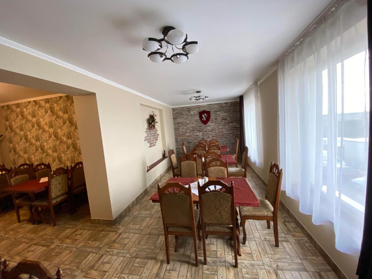 Autopark Hotel Lviv Extérieur photo