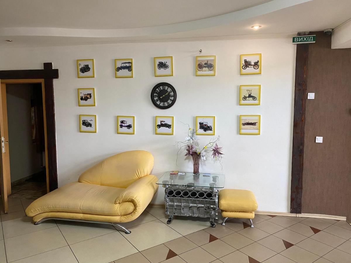Autopark Hotel Lviv Extérieur photo