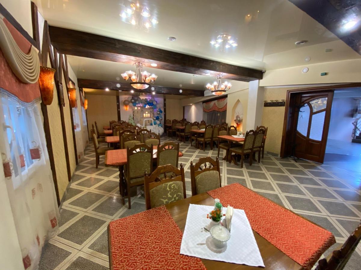 Autopark Hotel Lviv Extérieur photo
