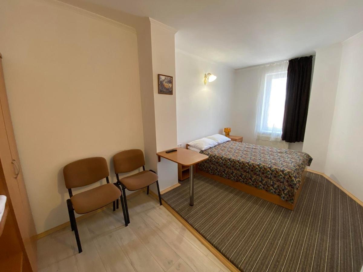Autopark Hotel Lviv Extérieur photo