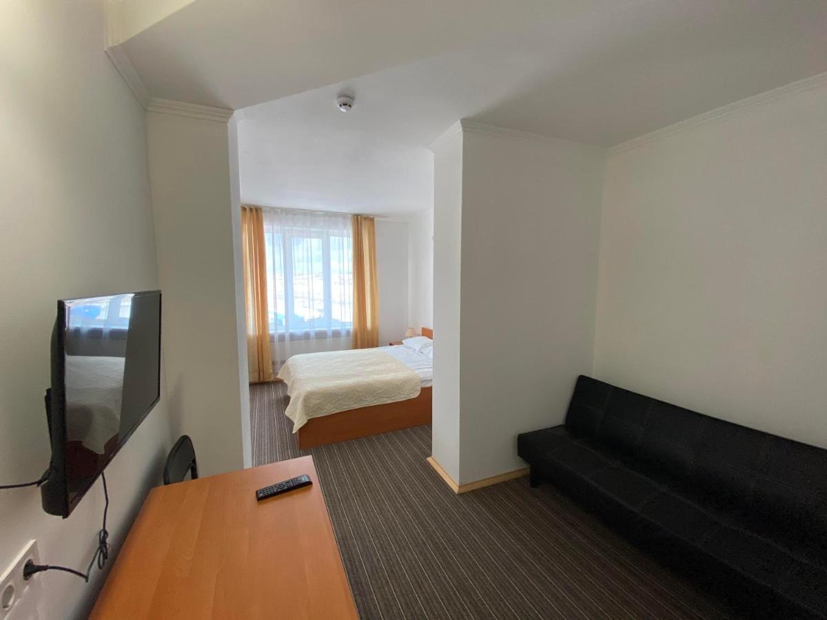 Autopark Hotel Lviv Extérieur photo