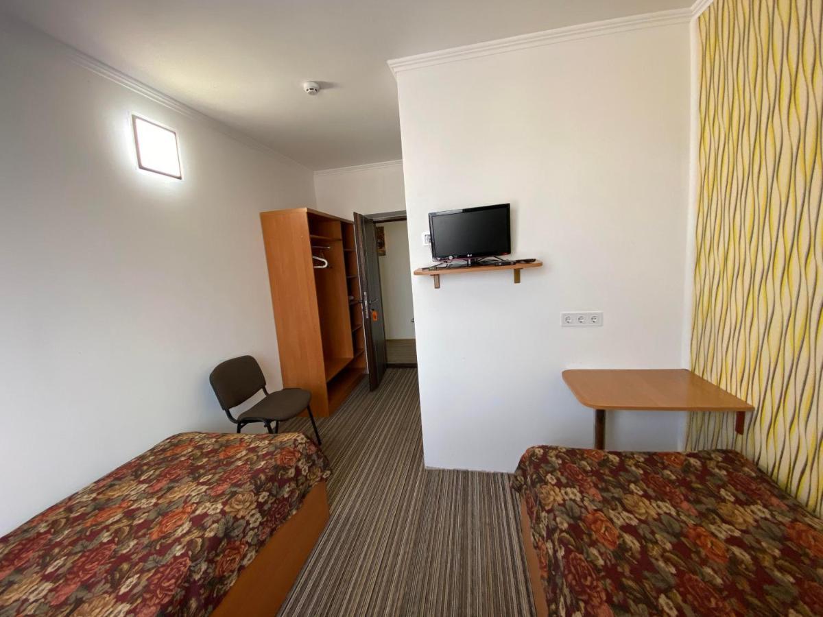 Autopark Hotel Lviv Extérieur photo