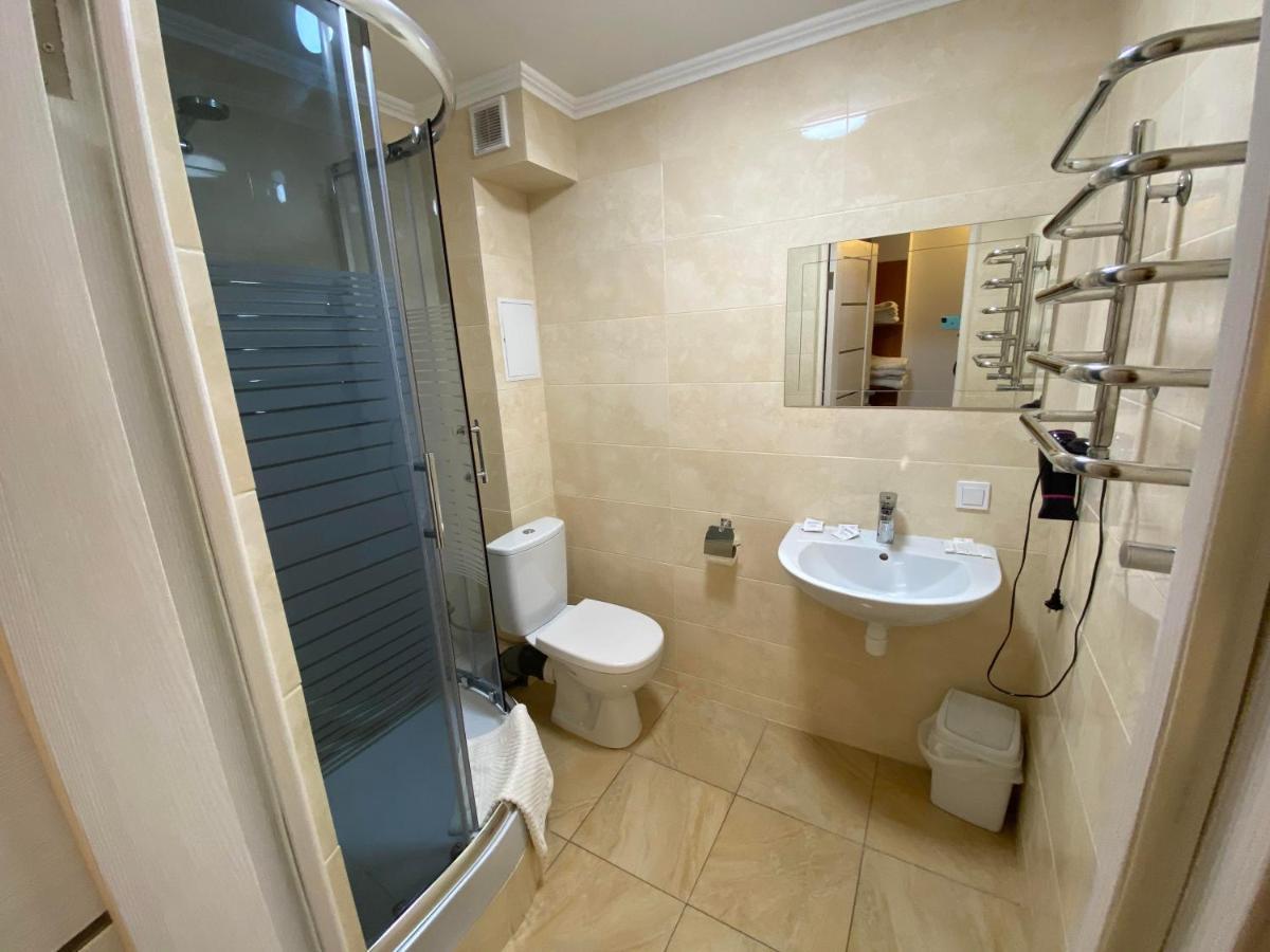 Autopark Hotel Lviv Extérieur photo