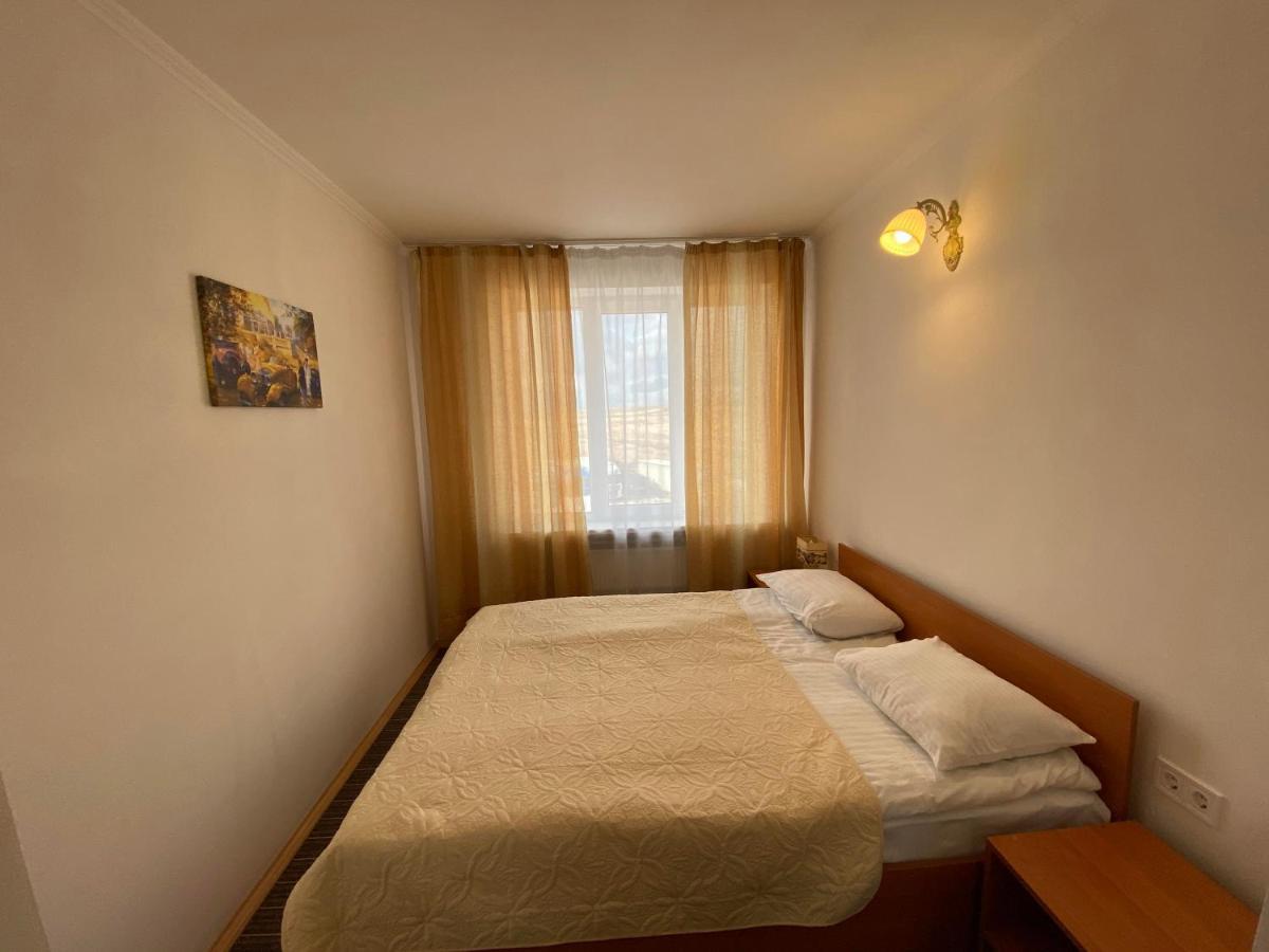 Autopark Hotel Lviv Extérieur photo