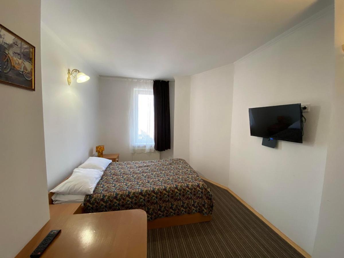 Autopark Hotel Lviv Extérieur photo