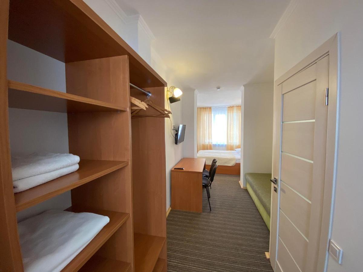 Autopark Hotel Lviv Extérieur photo