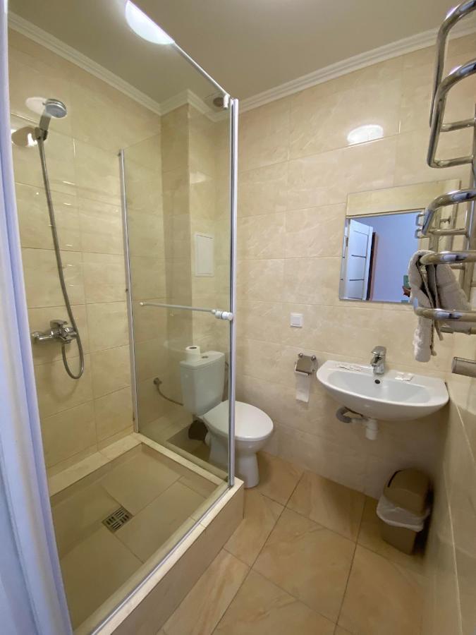 Autopark Hotel Lviv Extérieur photo