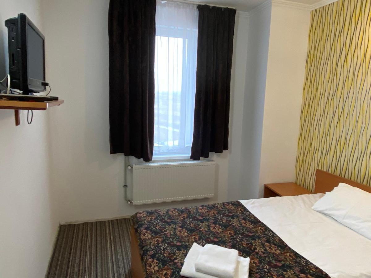 Autopark Hotel Lviv Extérieur photo